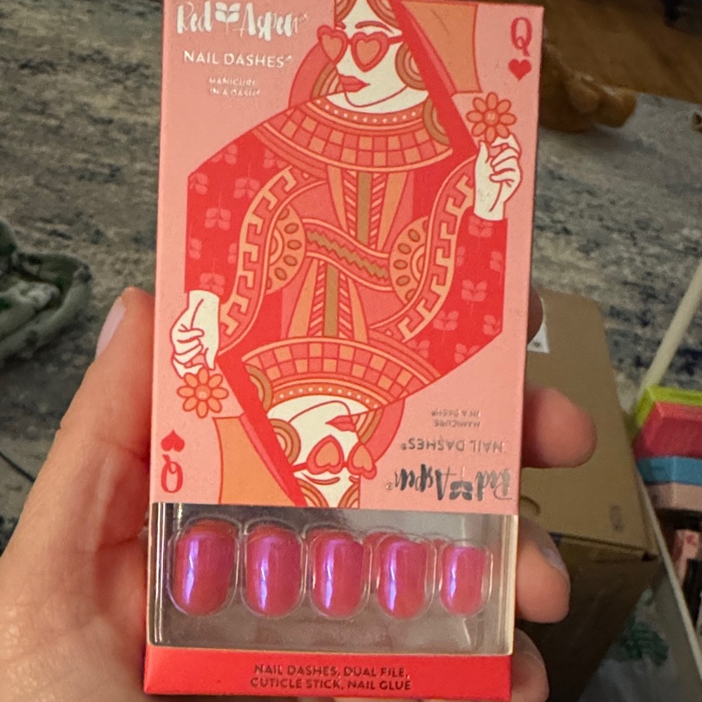 Red Aspen Nail Dashes - Queen of My Heart, Queenie